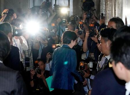 　日本維新の会の吉村代表との会談に向かう自民党の高市総裁