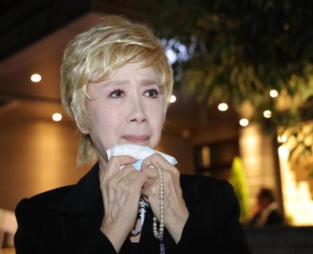 　疋田拓さんとの思い出を話して感極まる瀬川瑛子（撮影・西岡正）