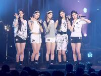 　ＩＬＬＩＴの（左から）ＭＩＮＪＵ、ＩＲＯＨＡ、ＭＯＫＡ、ＹＵＮＡＨ、ＷＯＮＨＥＥ＝２０２５年９月撮影