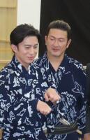 　松本幸四郎（左）と中村獅童