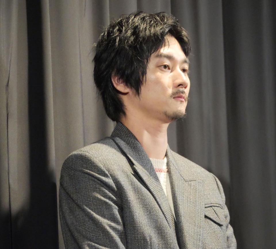 　イベントに出席した栁俊太郎