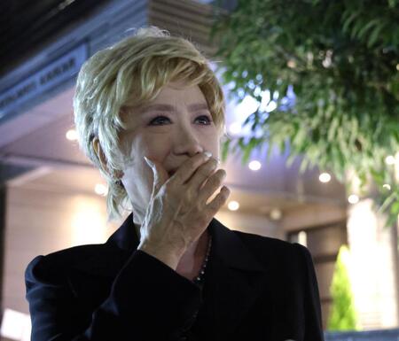 　疋田拓さんとの思い出を話す瀬川瑛子（撮影・西岡正）