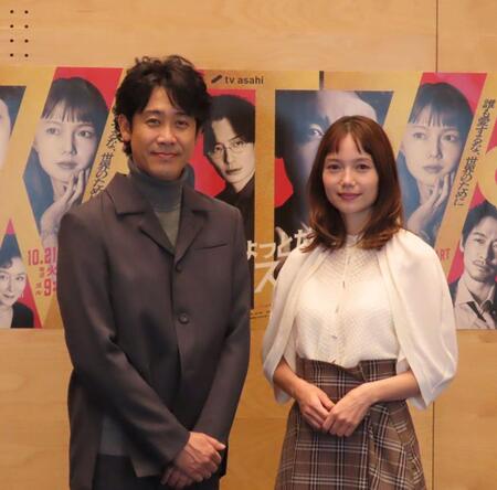 　テレビ朝日系ドラマ「ちょっとだけエスパー」取材会に出席した大泉洋（左）と宮﨑あおい