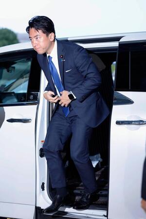 　防衛相に決まり、首相官邸に入る小泉進次郎氏