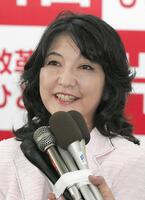 ２００５年９月、比例区での当選を決め笑顔のインタビューに答える片山さつき氏