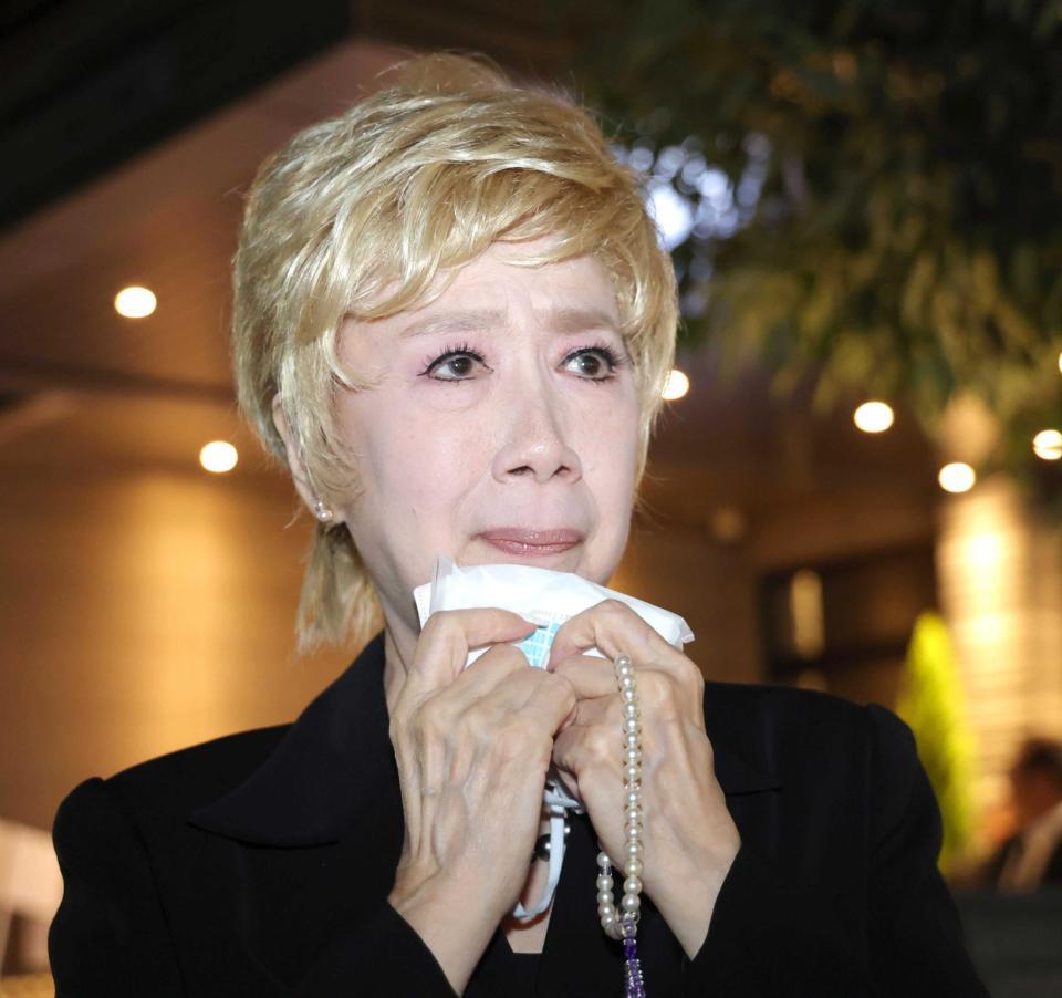 　疋田拓さんとの思い出を話して感極まる瀬川瑛子（撮影・西岡正）