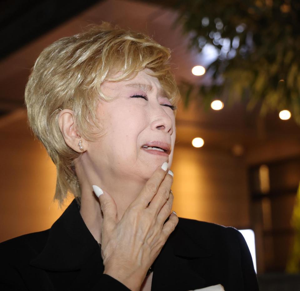 　疋田拓さんとの思い出を話して感極まる瀬川瑛子（撮影・西岡正）