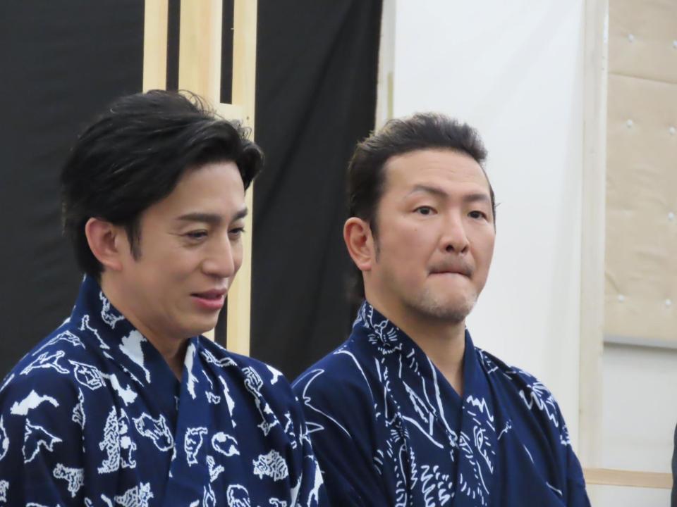 　「歌舞伎絶対続魂（ショウ・マスト・ゴー・オン）幕を閉めるな」取材会を行った松本幸四郎（左）と中村獅童