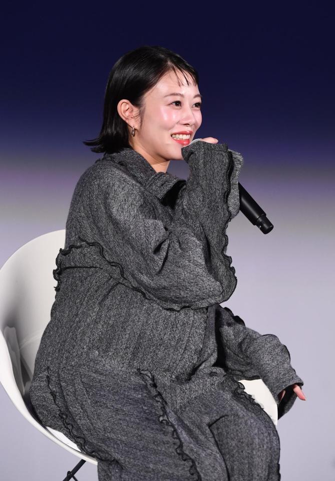 　ふっくらお腹の高畑充希（撮影・園田高夫）