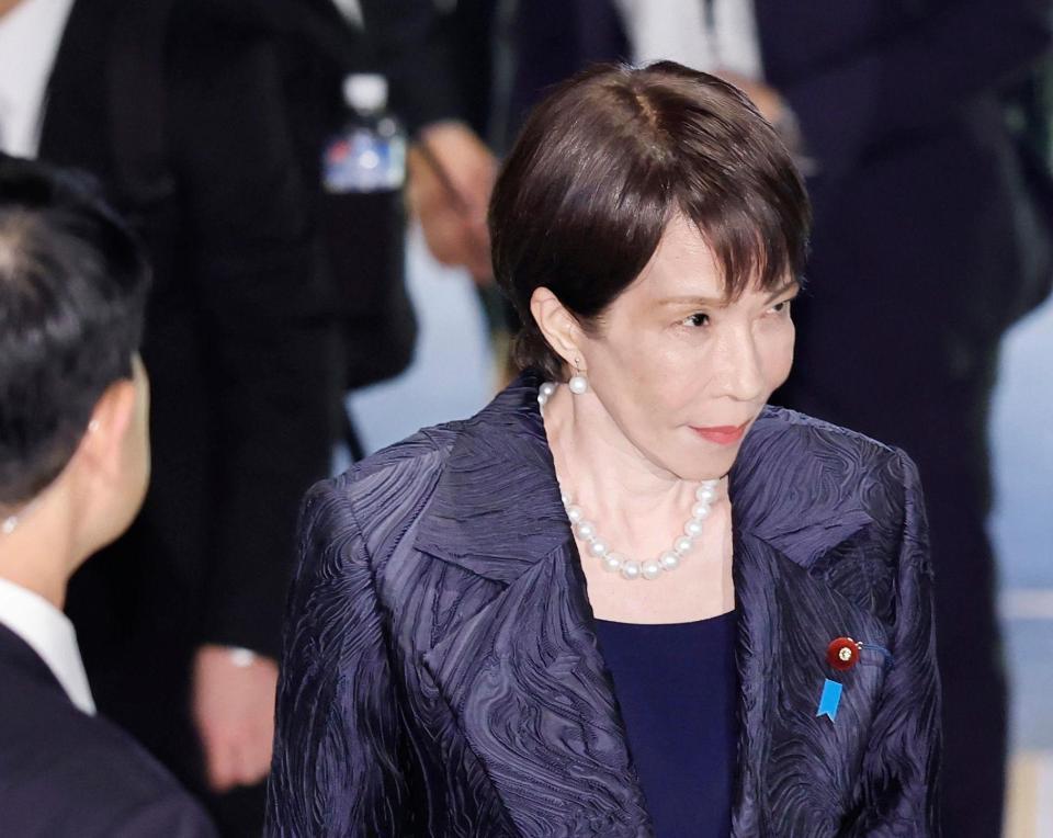 　皇居での任命式と認証式のため、首相官邸を出る高市早苗首相