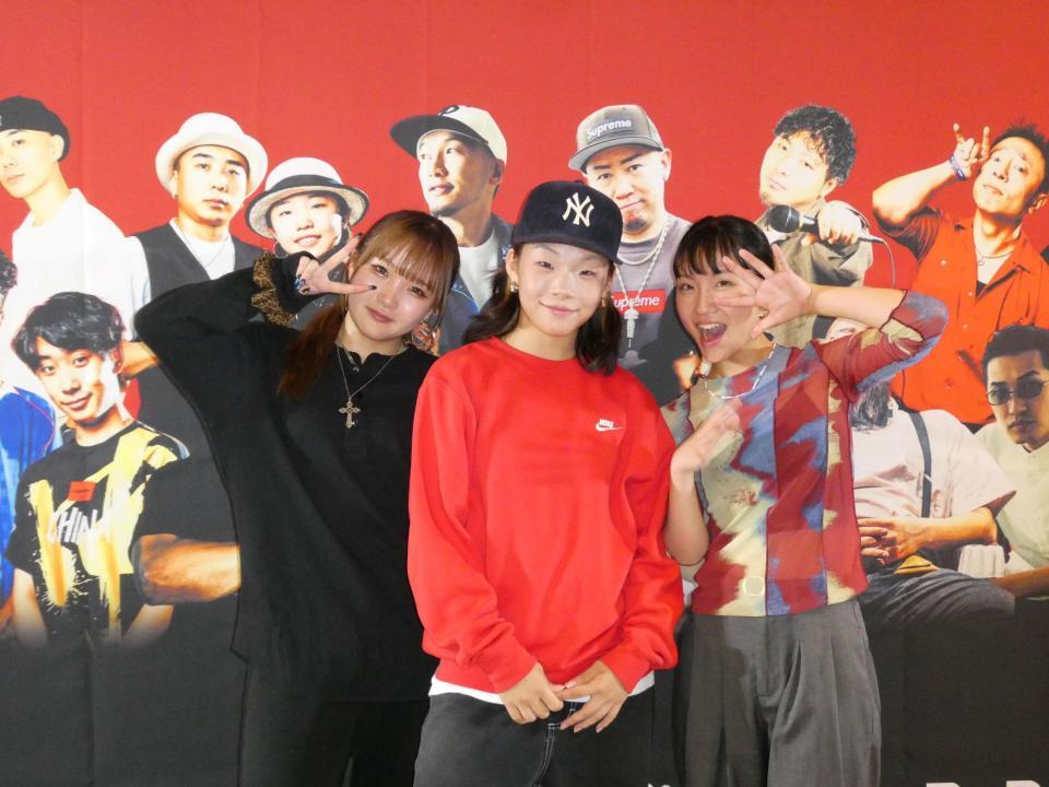 　（左から）ＲＩＲＩＡ、ＫＯＮＯＫＡ、ＭＯＭＯＫＡ＝ＫＴ　Ｚｅｐｐ　Ｙｏｋｏｈａｍａ