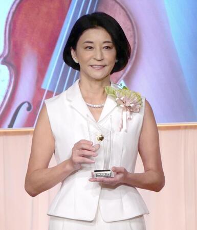 　授賞した高嶋ちさ子