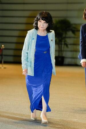 　皇居での認証式を前に首相官邸に入る片山さつき財務相＝２１日