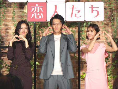 　会見に出席した（左から）ハン・ヒョジュ、小栗旬、中村ゆり