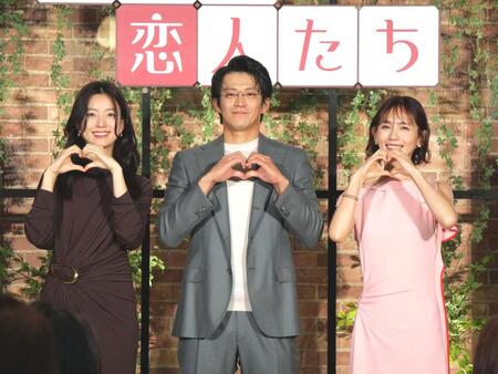 　会見に出席した（左から）ハン・ヒョジュ、小栗旬、中村ゆり