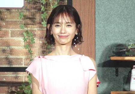 　会見に登場した中村ゆり