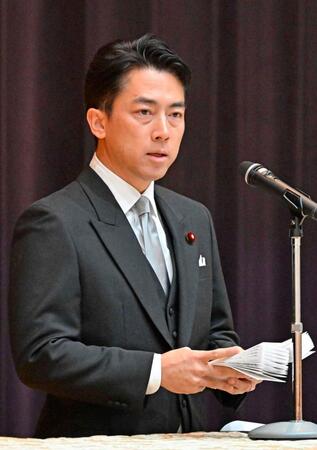 　訓示する小泉防衛相（代表撮影）