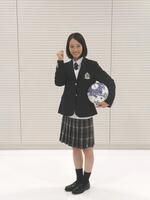 　写真に応じる池端杏慈