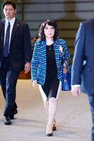 　財務相に決まり、首相官邸に入る片山さつき氏＝２１日