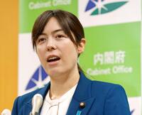 　就任から一夜明け、取材に応じる小野田経済安保相