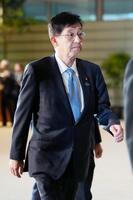 　デジタル相に決まり、首相官邸に入る松本尚氏＝２１日