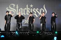 　ＴＯＭＯＲＲＯＷ　Ｘ　ＴＯＧＥＴＨＥＲの（左から）ＳＯＯＢＩＮ、ＨＵＥＮＩＮＧＫＡＩ、ＢＥＯＭＧＹＵ、ＹＥＯＮＪＵＮ、ＴＡＥＨＹＵＮ（撮影・堀内翔）