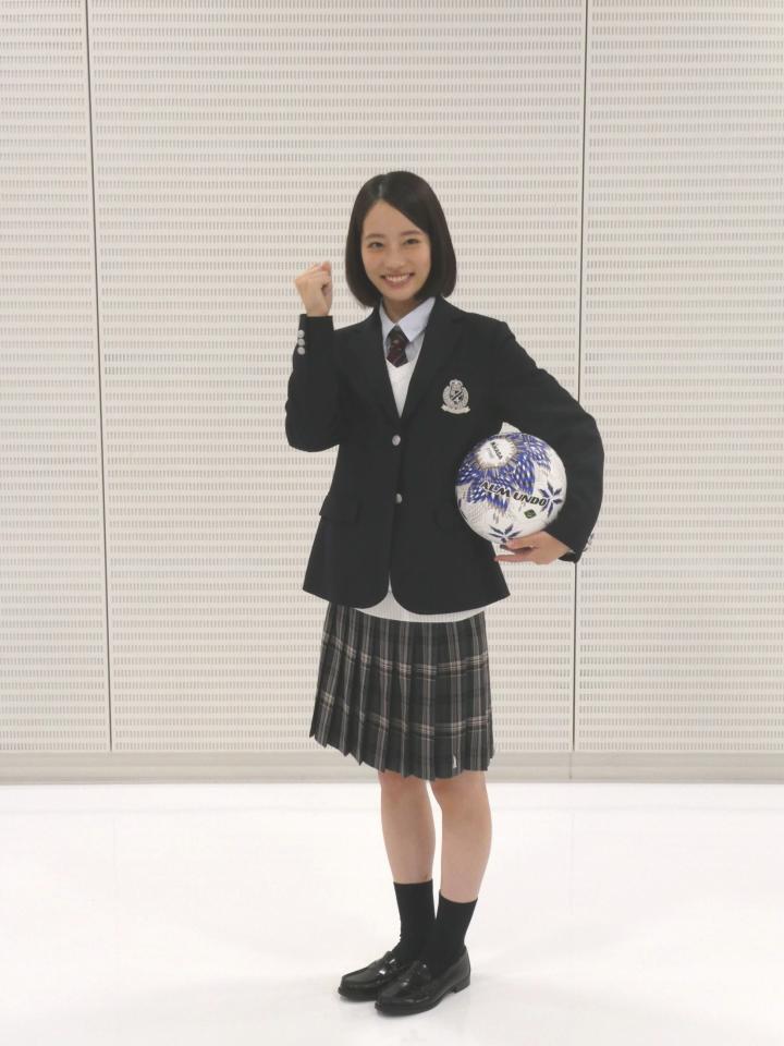 　写真に応じる池端杏慈