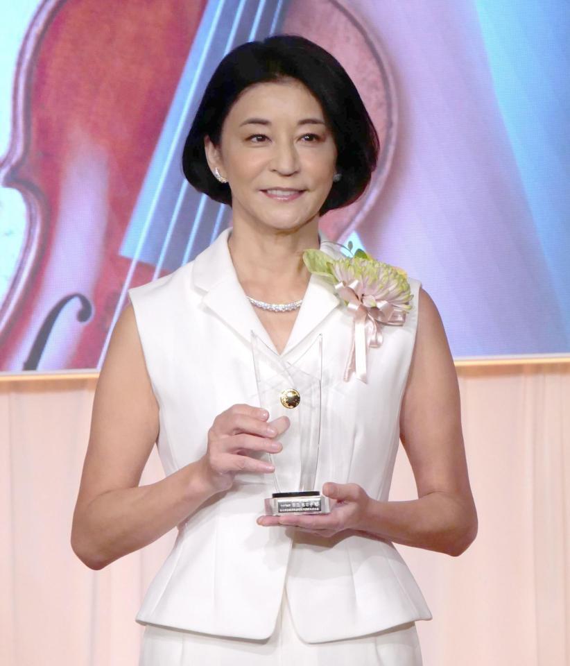 　授賞した高嶋ちさ子