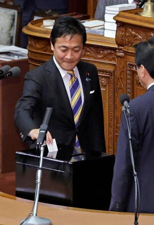 　衆院本会議の首相指名選挙で投票する国民民主党の玉木雄一郎代表