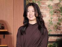 　会見に登場したハン・ヒョジュ