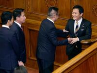 　首相指名選挙の投票に臨む国民民主党の玉木雄一郎代表（右端）