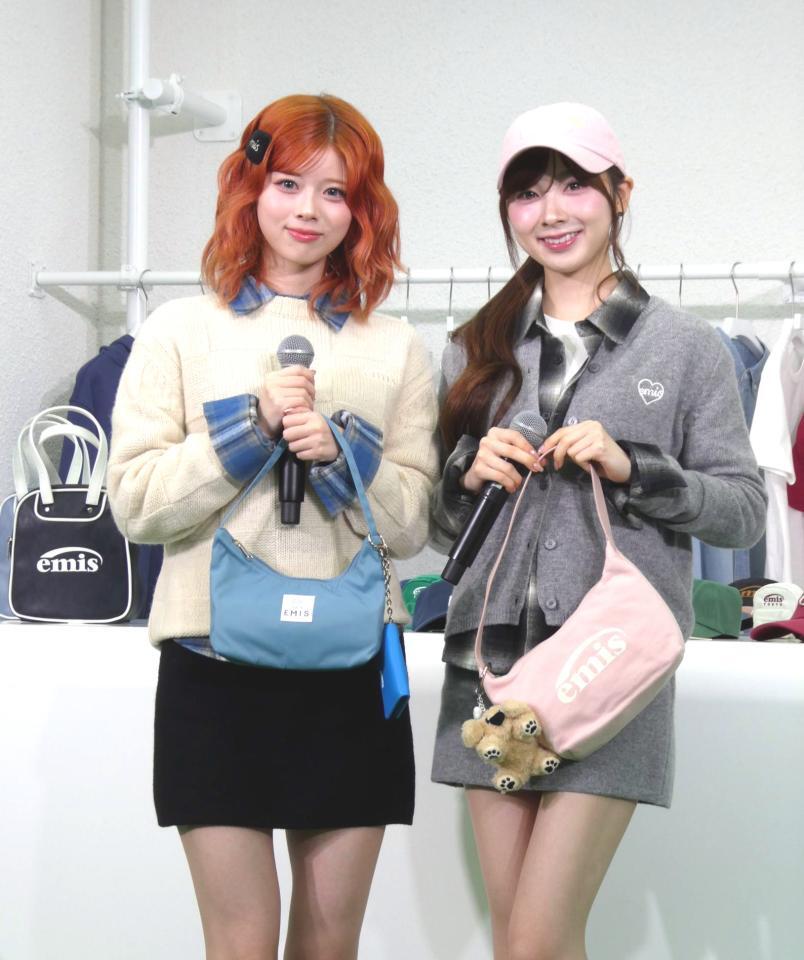 　写真撮影に応じる（左から）ＲＩＫＵ、ＭＩＩＨＩ