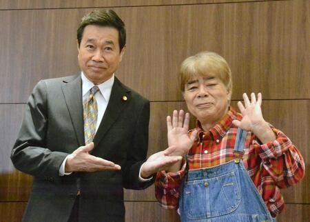 　取材会に登場した三宅裕司（左）と小倉久寛