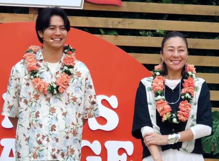 　笑顔を見せる片寄涼太（左）とＲＩＫＡＣＯ