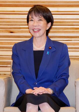 　閣議に臨む高市首相