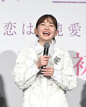 　笑顔を見せる山田杏奈（撮影・園田高夫）