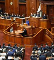 　衆院本会議で就任後初めての所信表明演説をする高市首相