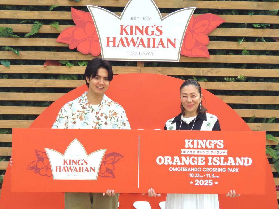 　「ＫＩＮＧ’Ｓ　ＨＡＷＡＩＩＡＮ」体験型イベントに参加したＧＥＮＥＲＡＴＩＯＮＳ・片寄涼太（左）とＲＩＫＡＣＯ