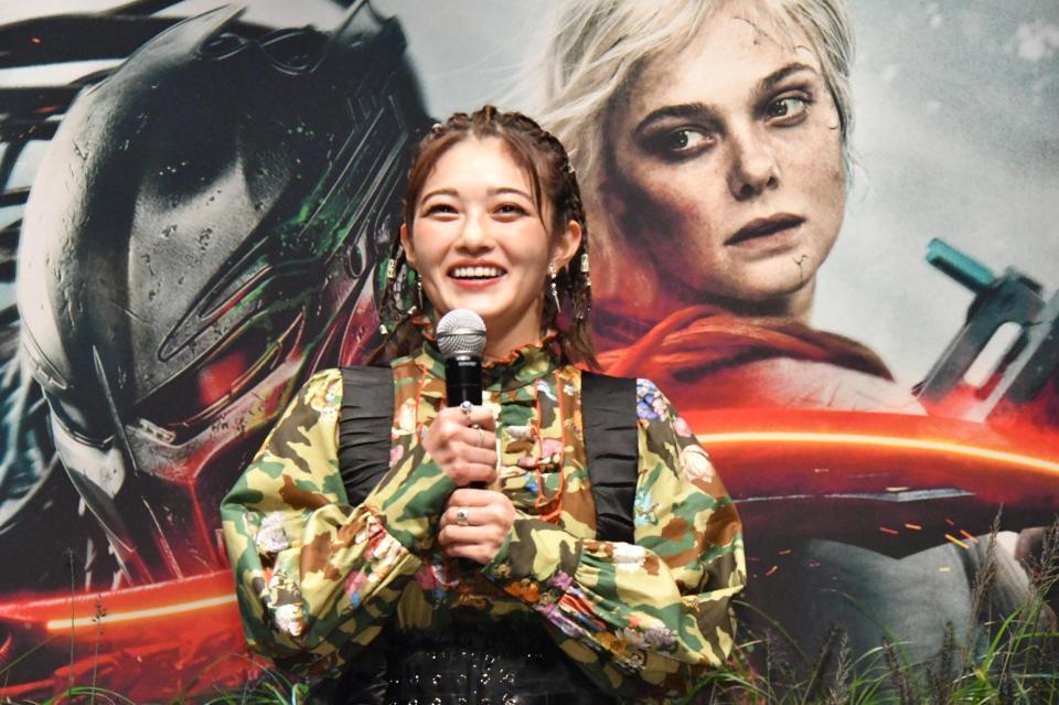 　笑顔を見せる井上咲楽