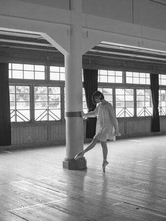 　初の写真集「ＭＡＲＩＮＥ」を発売するつばきファクトリーの福田真琳