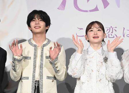 　Ｗ主演の長尾謙杜（左）と山田杏奈（撮影・園田高夫）