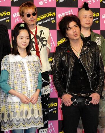 　舞台あいさつに登場した宮崎あおいら＝２００８年撮影