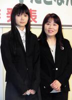 　朝ドラのヒロイン会見に登場した宮崎あおい（左）と藤山直美＝２００５年撮影
