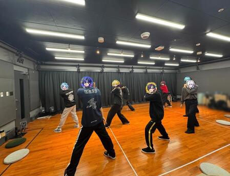 　ダンス練習を行う「すにすて　－　ＳｎｅａｋｅｒＳｔｅｐ」