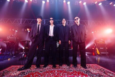 　本番前にステージで意気込んだＩ　Ｄｏｎ’ｔ　Ｌｉｋｅ　Ｍｏｎｄａｙｓ．の（左から）ＫＥＮＪＩ、ＹＵ、ＣＨＯＪＩ、ＳＨＵＫＩ