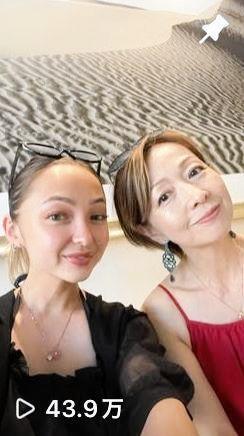 倉沢淳美と娘のケイナ。ケイナのインスタグラム＠ｋ＿ａｙｎａより 