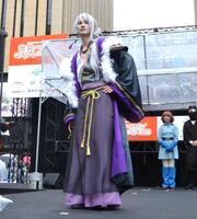 　コスプレ姿を披露する宮田俊哉