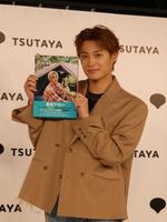 　撮影に応じる高松アロハ