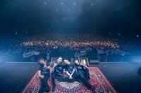 　初Ｚｅｐｐツアー完走でファンと笑顔を浮かべるＩ　Ｄｏｎ’ｔ　Ｌｉｋｅ　Ｍｏｎｄａｙｓ．の４人