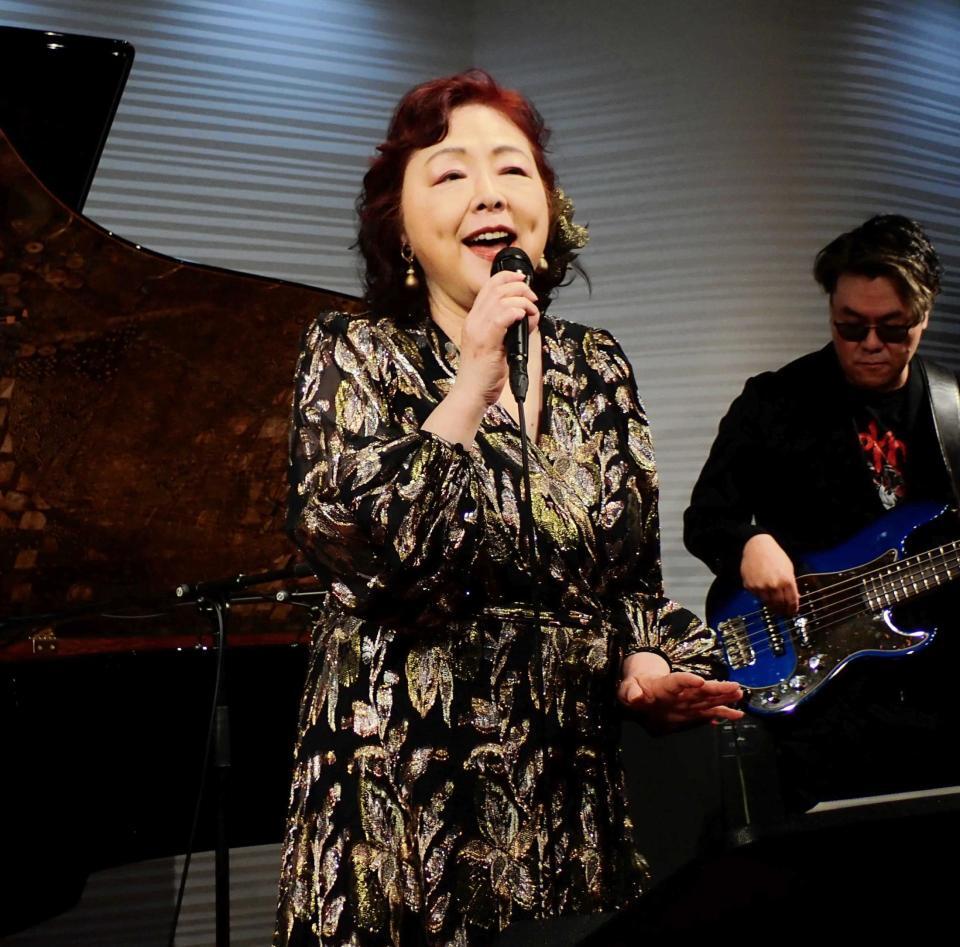 　発売記念ライブを行った丸山圭子